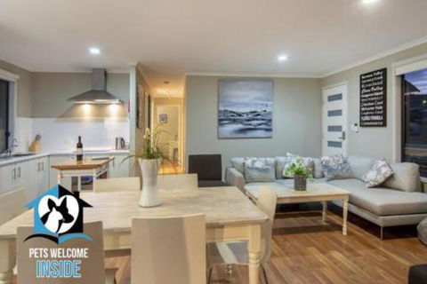 Almost New + Sea & Lake Views - Accommodation Mt Buller 0