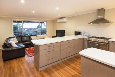 Eagle Bay Beach House - Accommodation Mt Buller 6