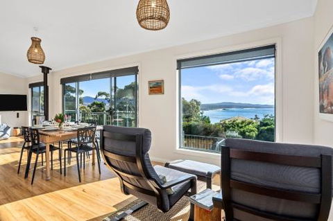 GRANITE BEACH HOUSE At Bay Of Fires - Accommodation Mt Buller 5