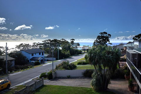 GRANITE BEACH HOUSE At Bay Of Fires - Accommodation Mt Buller 2
