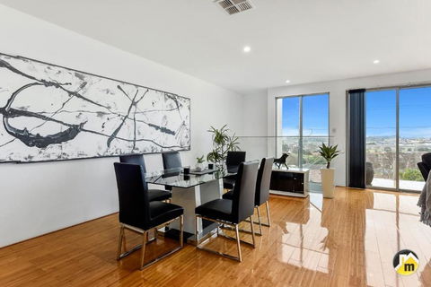 BENGALEE EXECUTIVE TOWNHOUSE MODERN & STYLISH - Accommodation Mt Buller 4