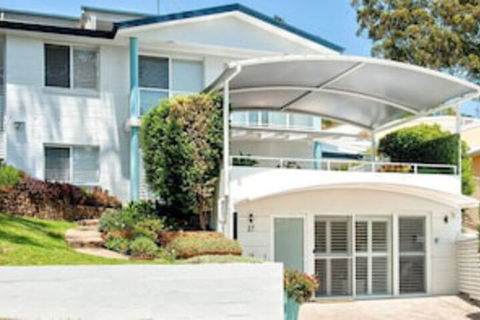 Arabella Stylish Seaside Sanctuary With Views - Accommodation Mt Buller 0