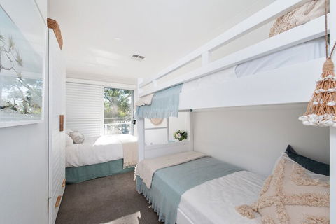 Arabella Stylish Seaside Sanctuary With Views - Accommodation Mt Buller 7