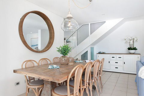 Arabella Stylish Seaside Sanctuary With Views - Accommodation Mt Buller 3