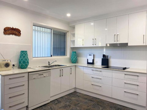 Woorim Secluded Palms Cottage - Accommodation Mt Buller 2