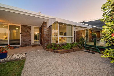 Woorim Secluded Palms Cottage - Accommodation Mt Buller 1