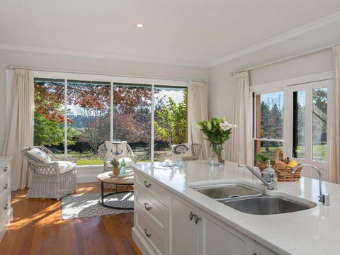 Sutton Downs Renovated Country Home On 100 Acres - Accommodation Mt Buller 4