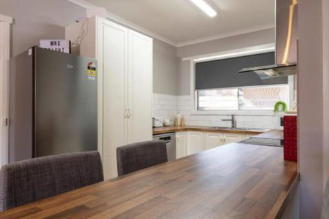 Mrs Brightside - Accommodation Mt Buller 6