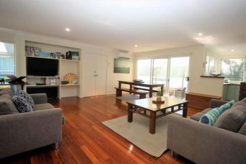 MAGIC BEACH HOUSE PET FRIENDLY - Accommodation Mt Buller 6