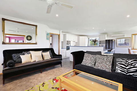 Yarragon 4 Bedroom House In Gippsland - Accommodation Mt Buller 3