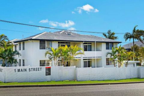 WAVES On MAIN 4 / 1 MAIN STREET - Accommodation Mt Buller 4