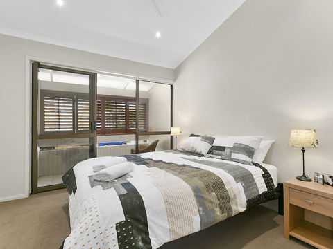 A Superb Location For Enjoying The Best Of Noosa Unit 2 / 69 Noosa Parade - Accommodation Mt Buller 2