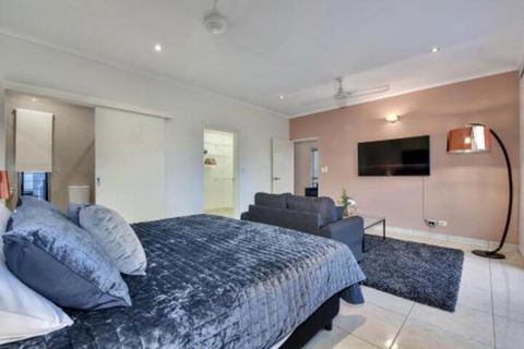 Luxury Darwin City Lights Jacuzzi Central Location Large House New Furnishings - Accommodation Mt Buller 2
