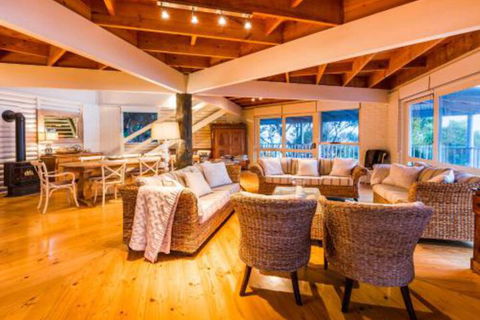 Yallingups Best Located Beach House - Accommodation Mt Buller 4