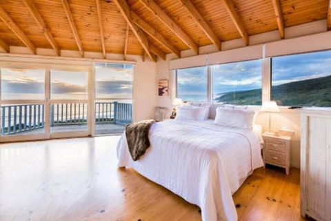 Yallingups Best Located Beach House - Accommodation Mt Buller 5