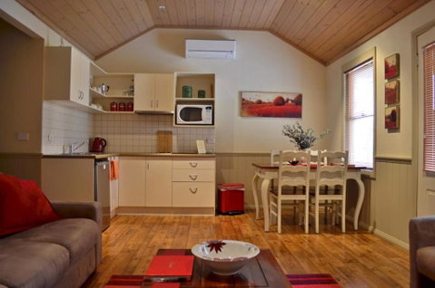 Autumn Affair Cottage 5 - Accommodation Mt Buller 2