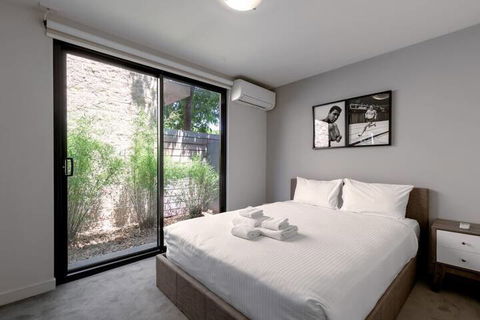 Spacious 2 Bedroom Inner City Townhouse With Private Rooftop - Accommodation Mt Buller 2
