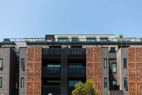 Spacious 2 Bedroom Inner City Townhouse With Private Rooftop - Accommodation Mt Buller 1