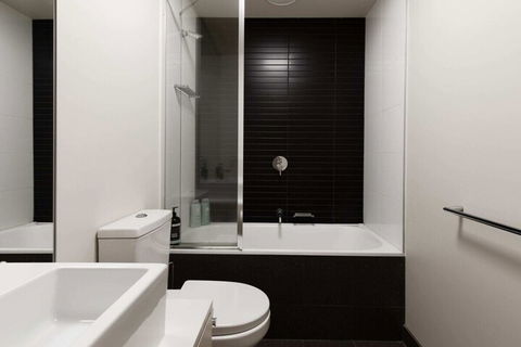 Spacious 2 Bedroom Inner City Townhouse With Private Rooftop - Accommodation Mt Buller 5