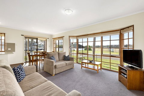 Riviera Beach Resort - Accommodation Mt Buller 4