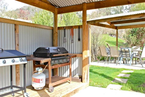 Cedar Holiday Units Apartment 3 - Accommodation Mt Buller 4