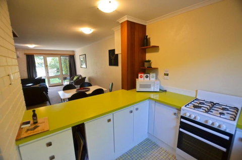Cedar Holiday Units Apartment 4 - Accommodation Mt Buller 6