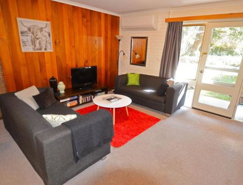 Cedar Holiday Units Apartment 4 - Accommodation Mt Buller 3