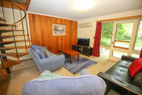 Cedar Holiday Units Apartment 2 - Accommodation Mt Buller 4