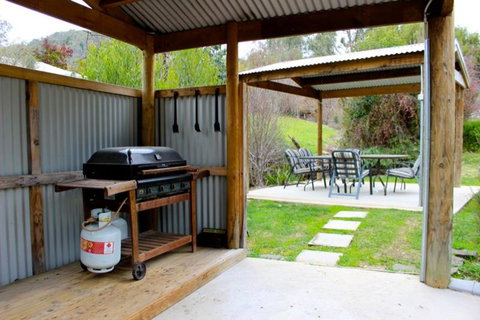 Cedar Holiday Units Apartment 2 - Accommodation Mt Buller 3