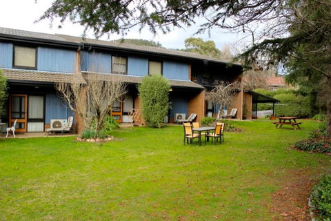 Cedar Holiday Units Apartment 2 - Accommodation Mt Buller 6