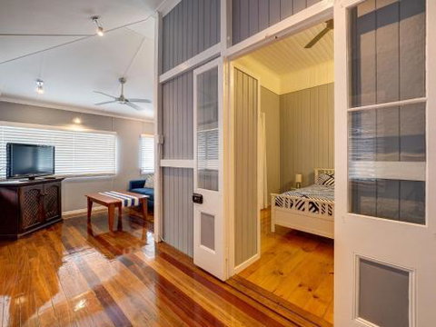 Sublime Beachfront Queenslander On The Esplanade - Accommodation Mt Buller 4