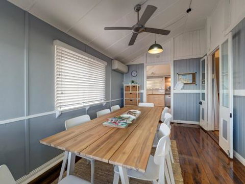 Sublime Beachfront Queenslander On The Esplanade - Accommodation Mt Buller 3