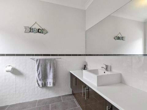 THE LOCH SURFSIDE WIFI NETFLIX PET FRIENDLY (OUTSIDE ONLY) - Accommodation Mt Buller 5