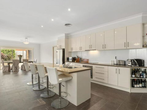 THE LOCH SURFSIDE WIFI NETFLIX PET FRIENDLY (OUTSIDE ONLY) - Accommodation Mt Buller 2