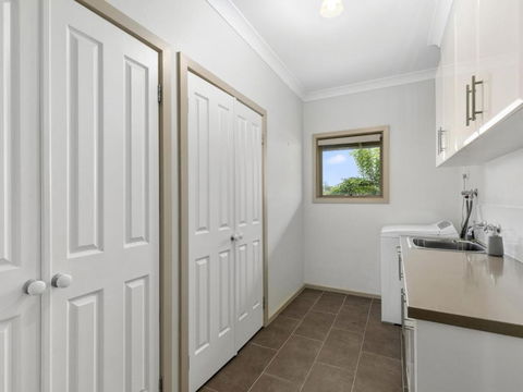 THE LOCH SURFSIDE WIFI NETFLIX PET FRIENDLY (OUTSIDE ONLY) - Accommodation Mt Buller 3