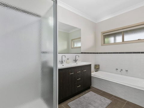 THE LOCH SURFSIDE WIFI NETFLIX PET FRIENDLY (OUTSIDE ONLY) - Accommodation Mt Buller 1