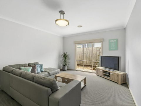 THE LOCH SURFSIDE WIFI NETFLIX PET FRIENDLY (OUTSIDE ONLY) - Accommodation Mt Buller 4