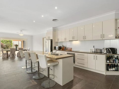 THE LOCH SURFSIDE WIFI NETFLIX PET FRIENDLY (OUTSIDE ONLY) - Accommodation Mt Buller 6