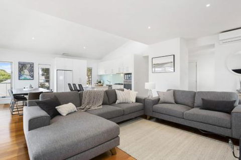YOU ME & THE SEA BLAIRGOWRIE - Accommodation Mt Buller 1