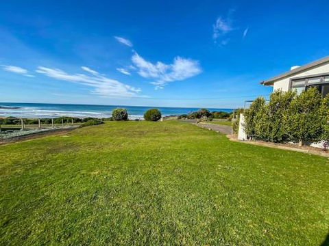 MAVI BEACH HOUSE Beachfront Wifi Views - Accommodation Mt Buller 6