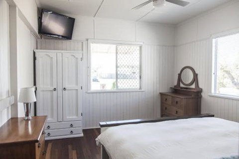 Urangan Harbour Cottage - Accommodation Mt Buller 1