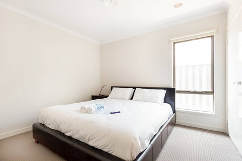 5br Luxury House 20 Min To Cbd Spacious Living - Accommodation Mt Buller 5