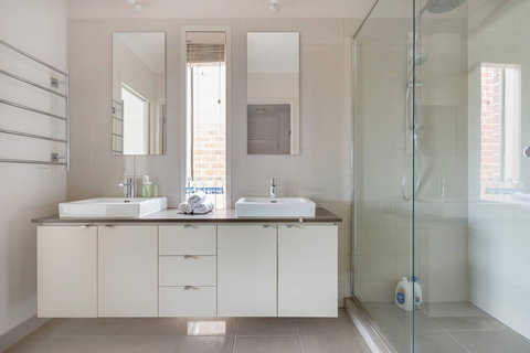 5br Luxury House 20 Min To Cbd Spacious Living - Accommodation Mt Buller 3