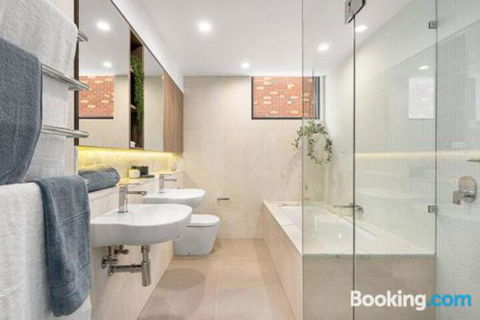 Luxe 101 At Martha Cove Waterfront Luxury On The Marina Walk To Beach - Accommodation Mt Buller 3