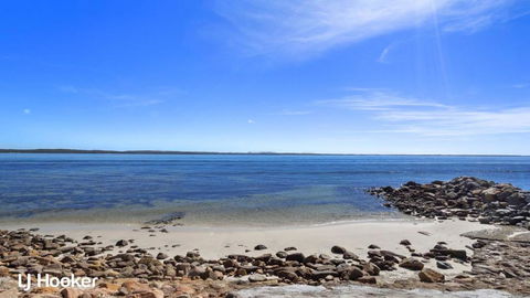 Yacaaba Beautiful Waterfront Location - Accommodation Mt Buller 3