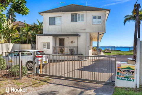 Yacaaba Beautiful Waterfront Location - Accommodation Mt Buller 1