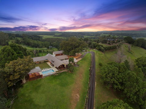 A PERFECT STAY Serene Myocum - Accommodation Mt Buller 1