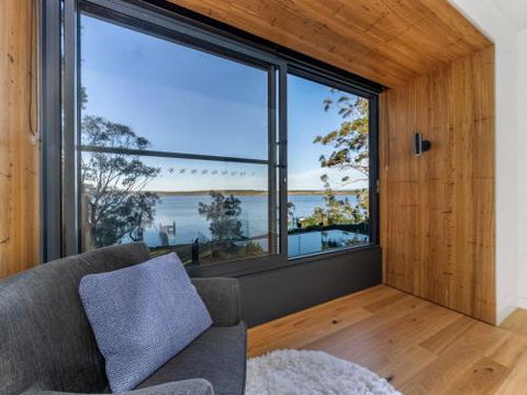 ESTUARY HOUSE Basin View 4pm Check Out Sundays - Accommodation Mt Buller 6