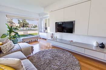 Serene Marinafront 3BR Retreat - Accommodation Mt Buller 0