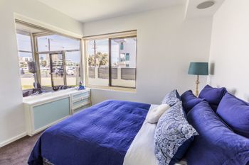 Serene Marinafront 3BR Retreat - Accommodation Mt Buller 1